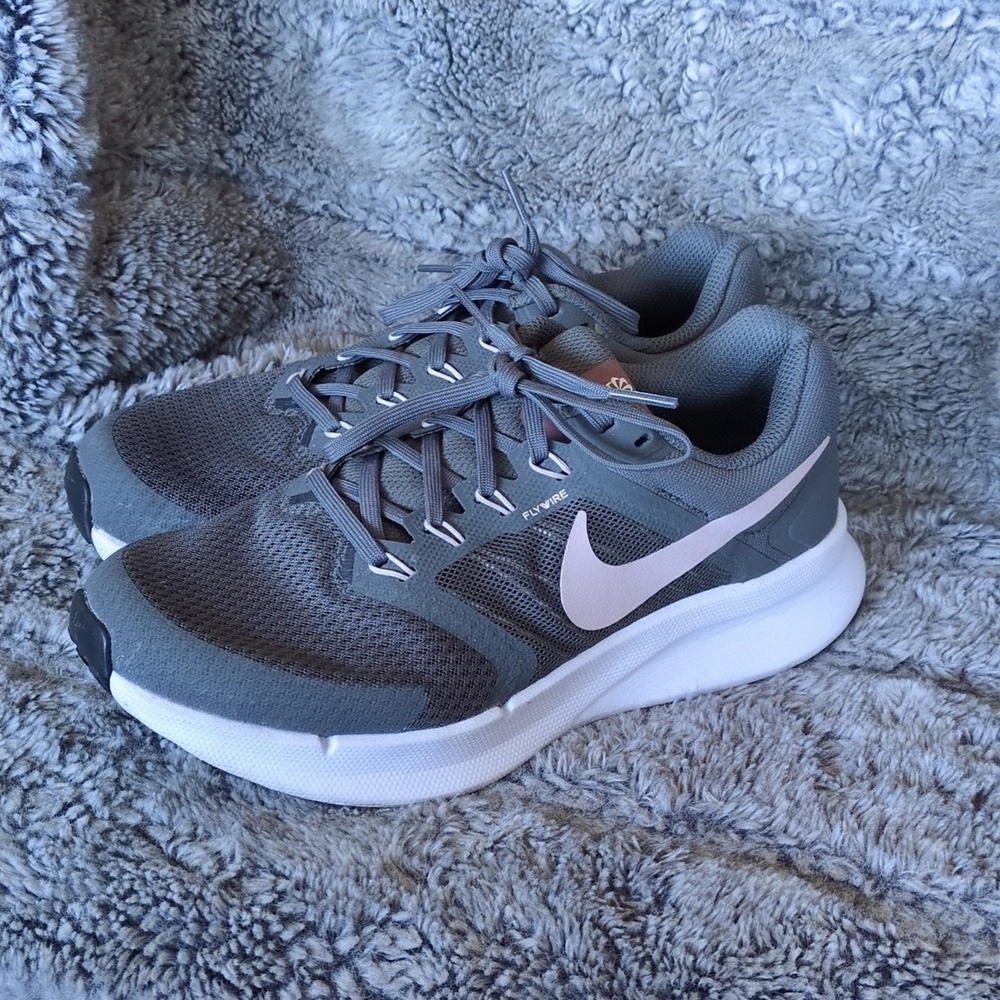 Nike Women's Run Swift 3 running shoes Sz 8 - Picture 2 of 5
